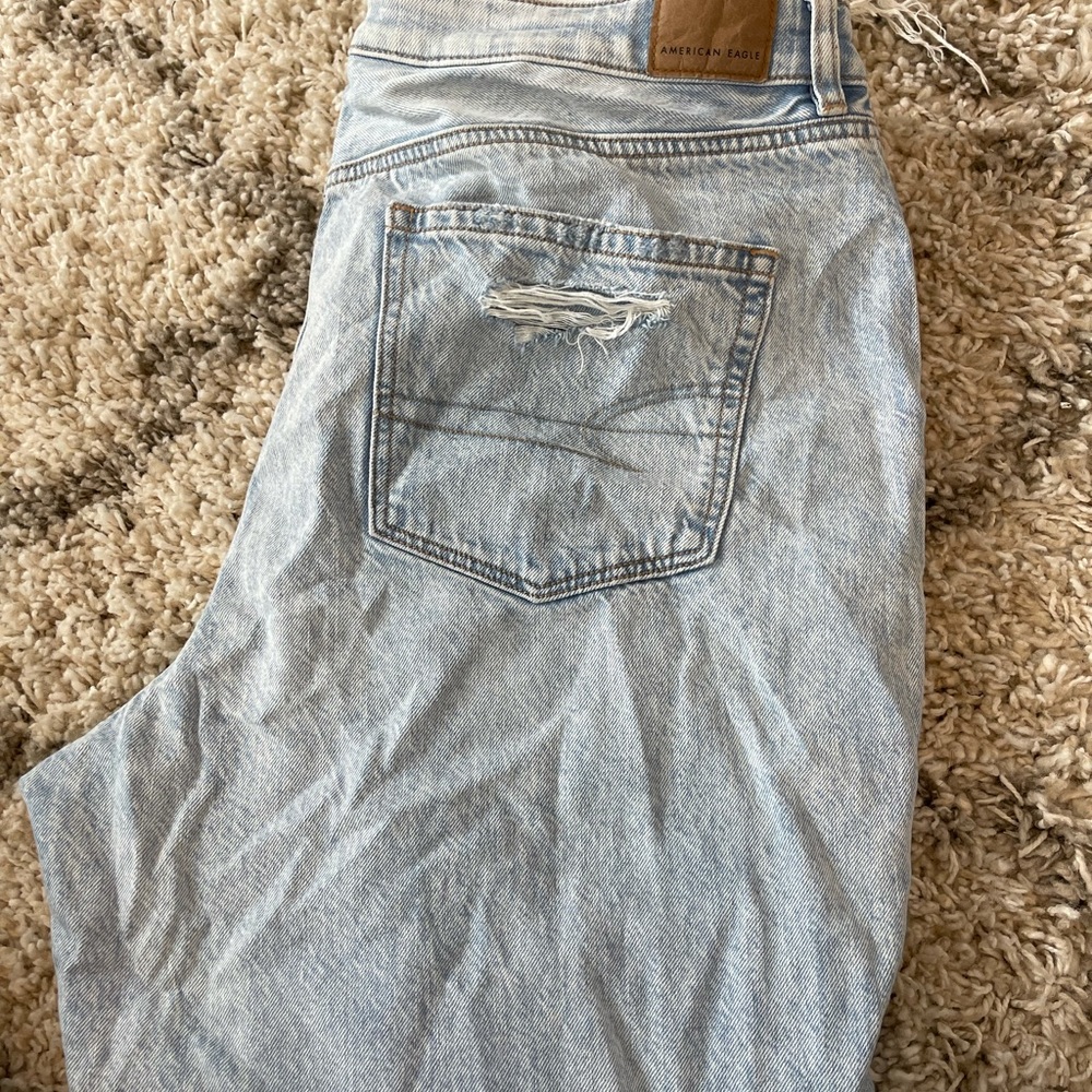 AE BRAND NEW NEVER WORN SIZE 16 MOM JEAN